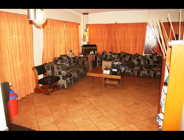 3 BEDROOM HOUSE SOLD IN THE ORCHARDS